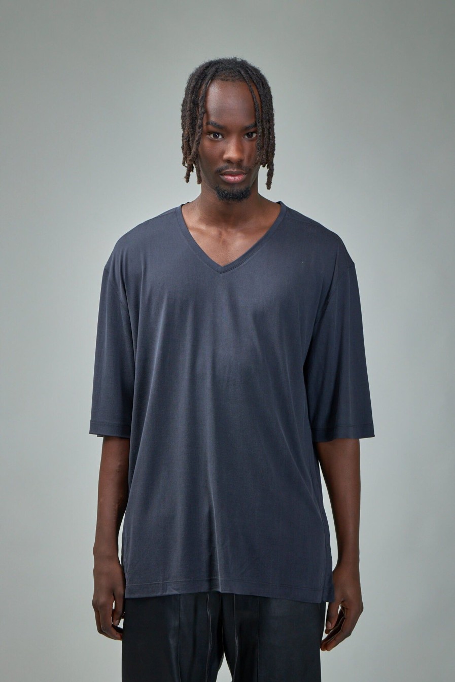 FREI-MUT Silk V-Neck T-Shirt Hot