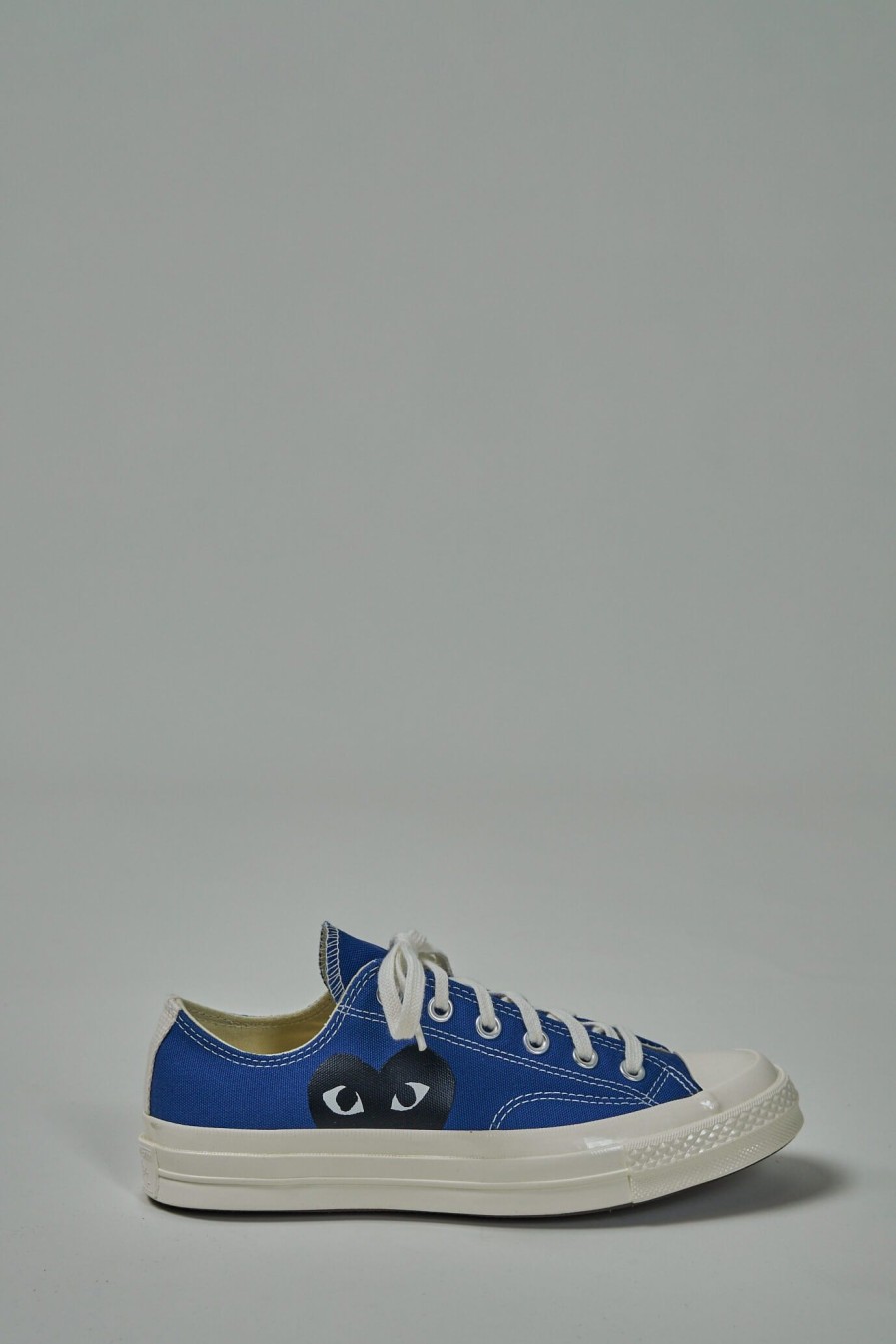 PLAY Comme des Garçons x Converse Low Sneakers New